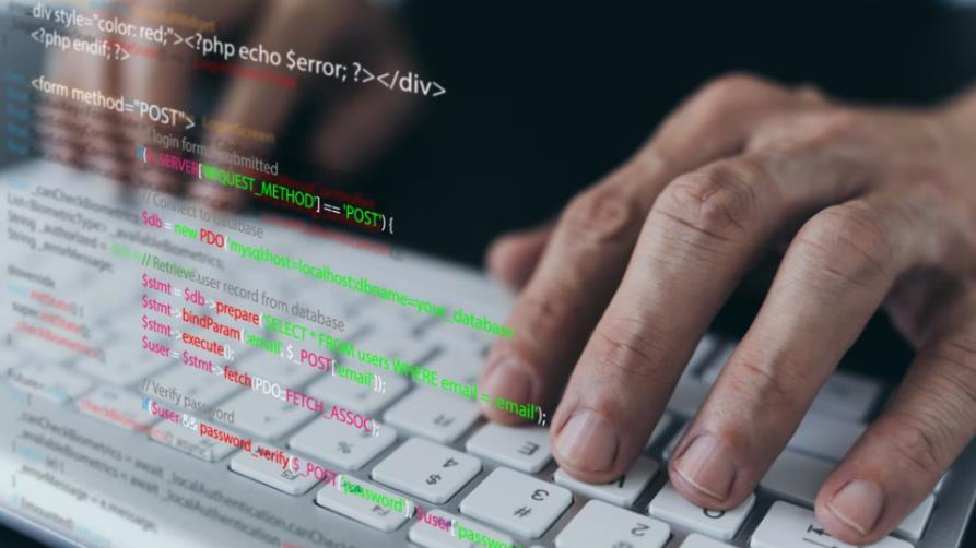 朔州小程序定制开发公司视角下SQL与T-SQL的差异化应用解析